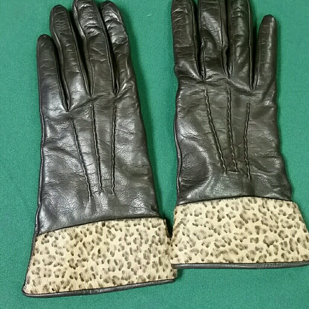 Mahogany brown ladies leather gloves.